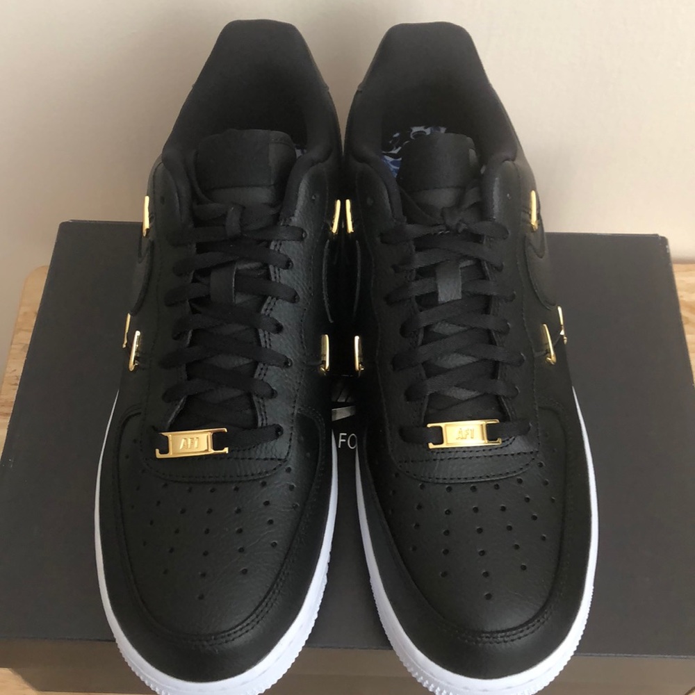 🖤🤍NIKE AIR FORCE 1 ‘07 LX SNEAKERS🤍🖤 - Picture 3 of 7